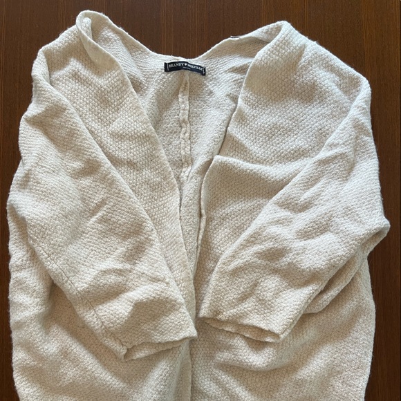 White one size sweater - Picture 2 of 3